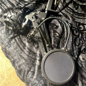 MIC STAND & POP FILTER